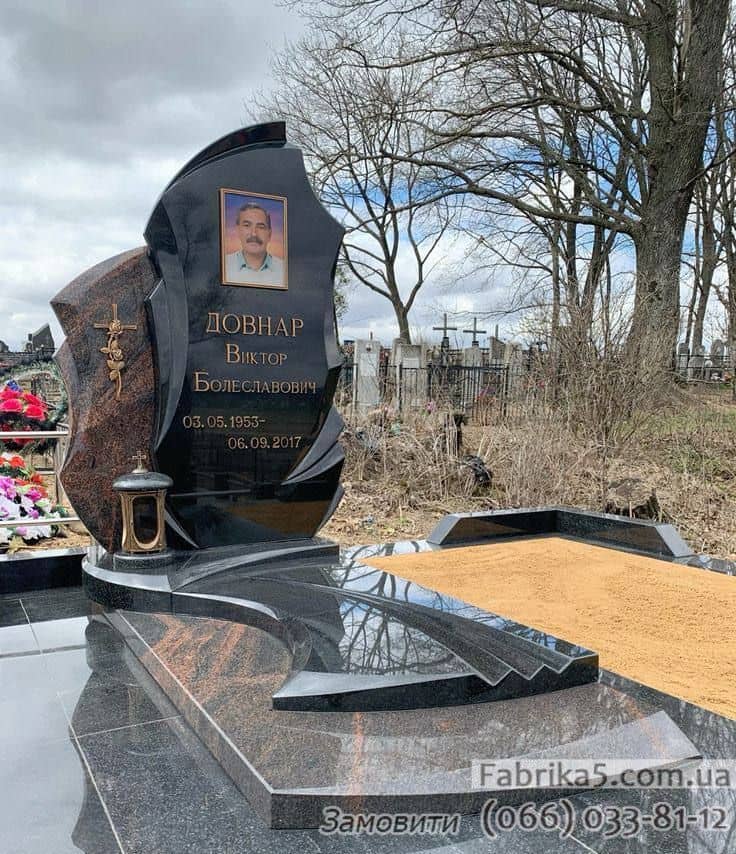 Виготовлення пам'ятників із граніту Ексклюзивний пам'ятник із граніту для чоловіка, портфоліо пам'ятників, пам'ятники на могилу фото Житомир