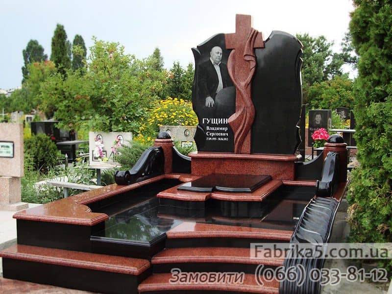 Меморіальний комплекс на цвинтарі Меморіальний гранітний комплекс на цвинтарі в Києві, портфоліо пам'ятників із граніту, пам'ятники на могилу фото