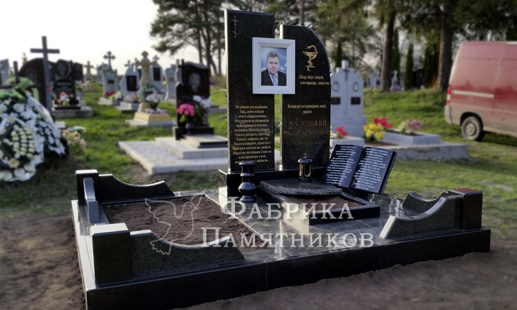 Ексклюзивний комплекс для Маленького Івана, пам'ятник із зеленого граніту